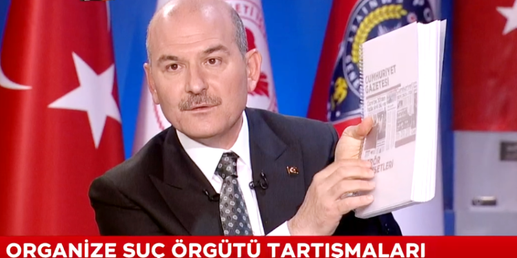 Soylu’dan Peker’e: Karısının iç çamaşırına sığınan aciz, edepsiz