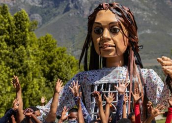 Suriyeli mülteci çocuğu temsil eden dev kukla, Gaziantep'ten Manchester'a yürütülecek