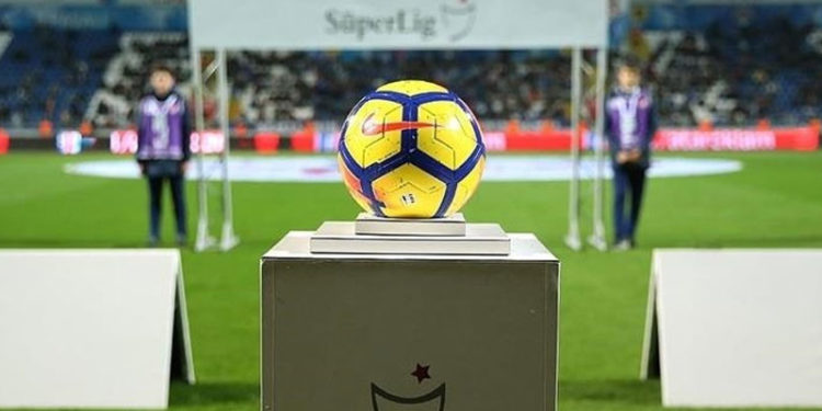 Süper Lig'de şampiyon ve küme düşenler yarın belli olabilir