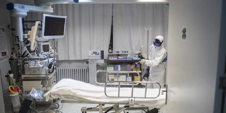 "Tam kapanmanın kliniklere yansıması olumlu, vaka sayılarımız yüzde 40 azalmış durumda"