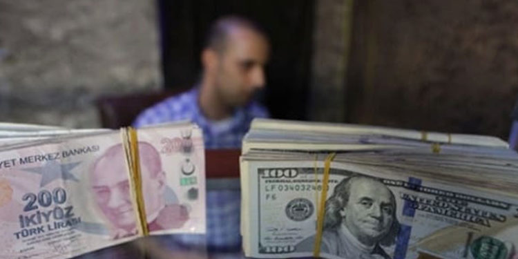 Tarihi zirveye yaklaşan dolar/TL, ‘Peker’ gündemiyle negatif ayrışıyor