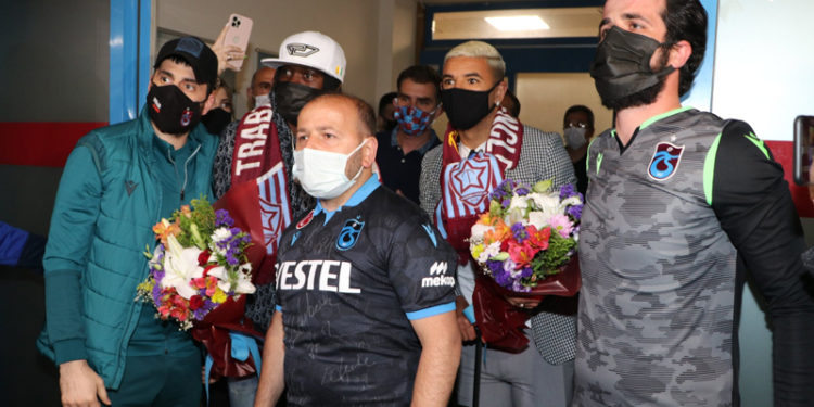 Trabzonspor'da Bruno Peres ve Gervinho imza için geldi