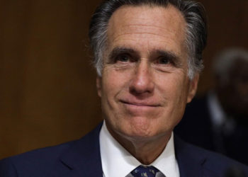 Trump'ın iki azil soruşturmasında da karşı oy kullanan Cumhuriyetçi Senatör Romney, kongrede yuhalandı