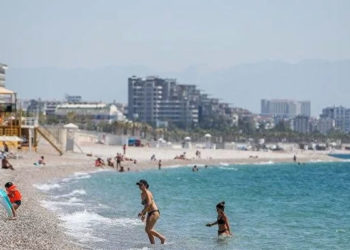 TÜRSAB: Ülkemizi ziyaret eden yabancı ziyaretçi sayısı 2.7 milyona geriledi