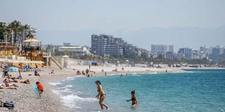 TÜRSAB: Ülkemizi ziyaret eden yabancı ziyaretçi sayısı 2.7 milyona geriledi