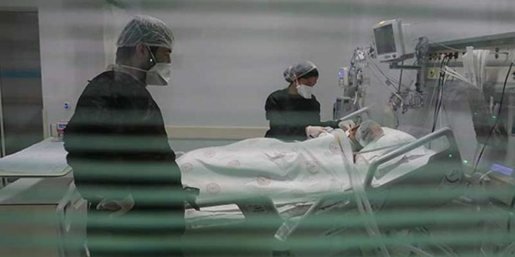 Türkiye'de son 24 saatte Covid-19 nedeniyle 233 kişi hayatını kaybetti