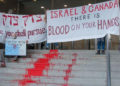 Yahudi savaş karşıtları, Kanada'daki İsrail Konsolosluğu'nu "kana buladı"