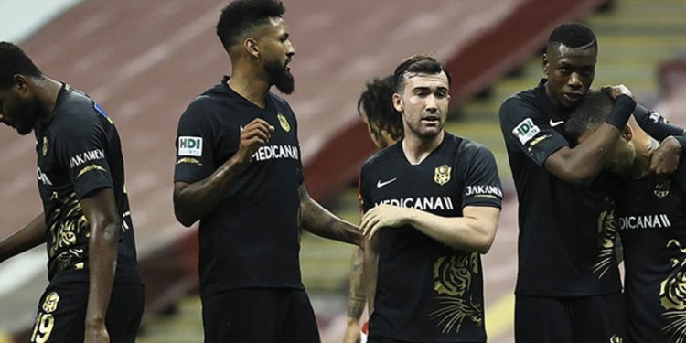 Yeni Malatyaspor'da Süper Lig'de kalmanın mutluluğu yaşanıyor