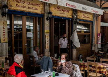Yunanistan'da kafe ve restoranlar altı ay sonra yeniden açıldı
