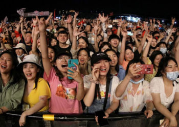 Çin'de 270.41 milyon doz aşı yapıldı, Wuhan'da gençler müzik festivalinde buluştu