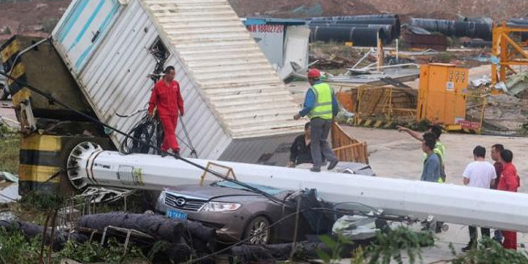 Çin'de çifte kasırga: En az 10 ölü, 367 yaralı