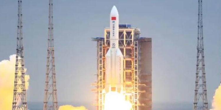 Çin'in kontrolden çıkan roketinin enkazı Maldivler yakınlarına düştü