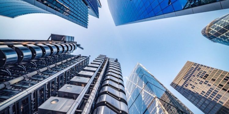 İklim krizi: Greenpeace ve Dünya Doğal Hayatı Koruma Vakfı'na göre İngiliz finans sektörü karbon salımında ilk 10'da yer alıyor