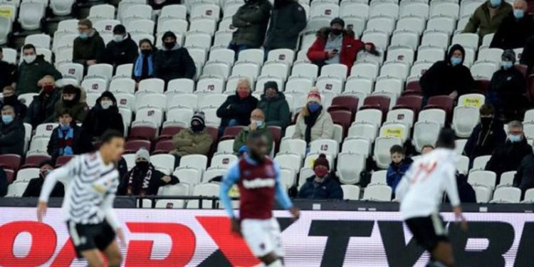 İngiltere Premier Ligi'nde sezonun son iki haftasında maçlar sınırlı sayıda seyirciyle oynanacak