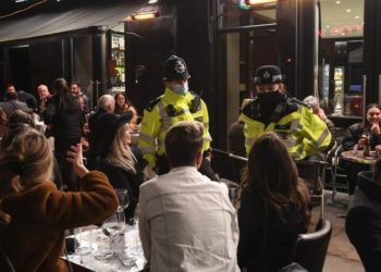 İngiltere'de günlük vaka sayısı 2 binlere düştü