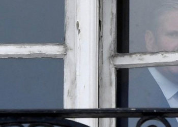 İngiltere'de seçim yenilgisi İşçi Partisi'ni sarstı