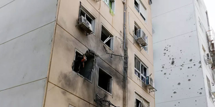 İsrail, Gazze'de sivillere ait binayı vurdu: Ölü sayısı 25'e yükseldi