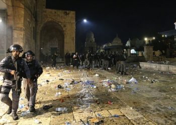 İsrail polisinden Mescid-i Aksa’ya müdahale: 200’den fazla Filistinli yaralı