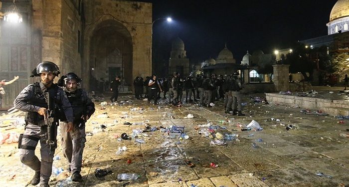 İsrail polisinden Mescid-i Aksa’ya müdahale: 200’den fazla Filistinli yaralı