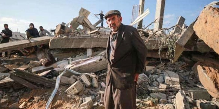 İsrail saldırısının ardından Gazze sokakları: Bayram namazı enkazda kılındı