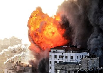 İsrail uçakları bayram sabahı Gazze’yi vurdu: Can kaybı 83’e yükseldi