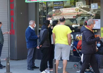 İstanbul'da ucuz baklava kuyruğu