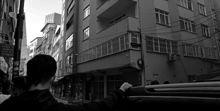 İstanbul’da altı katlı bina çökme tehlikesine karşı boşaltıldı