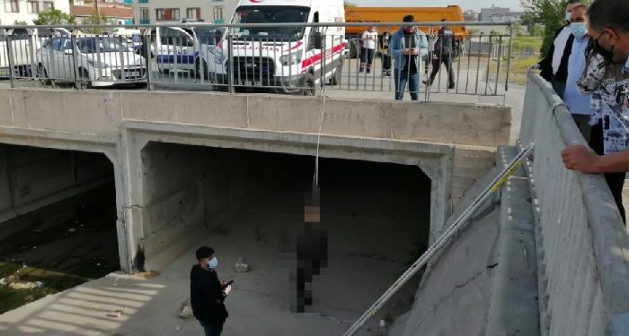 İstanbul’da köprü korkuluklarına asılı ceset bulundu