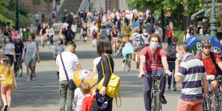 İtalya'da günlük vaka sayısı 10 binlere düştü