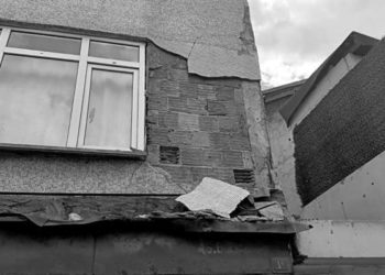 ‘Durduğu yerde’ dört katlı binanın kolonları çatladı, sıvası döküldü