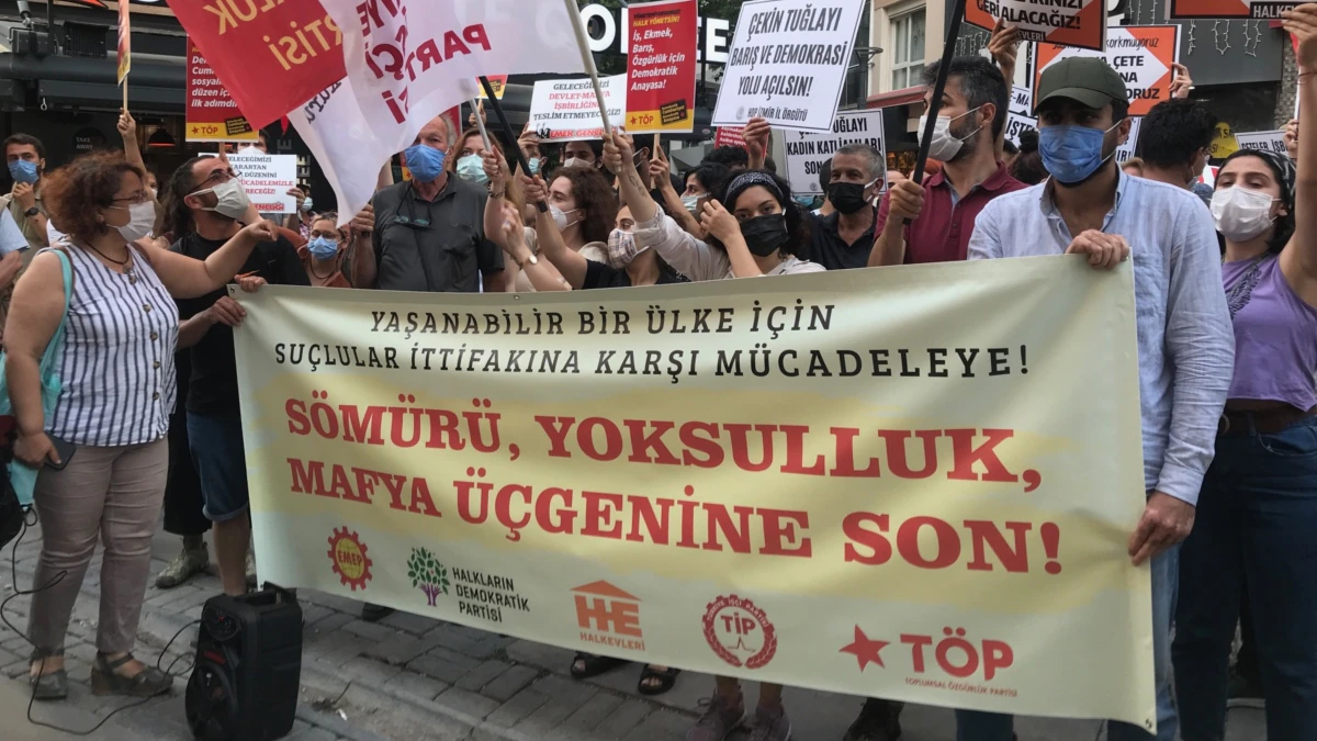 İzmir’de ‘Devlet-Siyaset-Mafya’ Protestosu