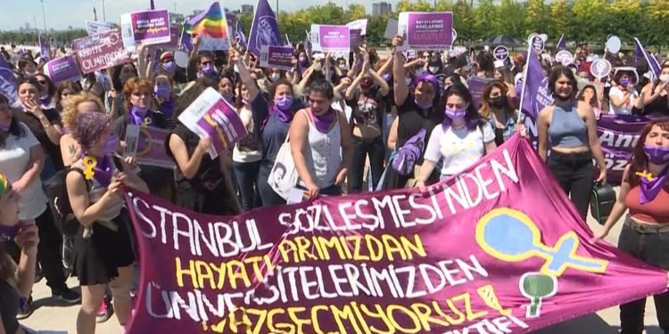 İstanbul Sözleşmesi’nden çıkma kararı 1 Temmuz’da resmileşiyor, kadınlar gösterilerini sürdürüyor