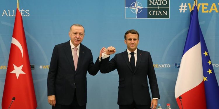 Macron ve Erdoğan NATO Zirvesi öncesi bir araya geldi