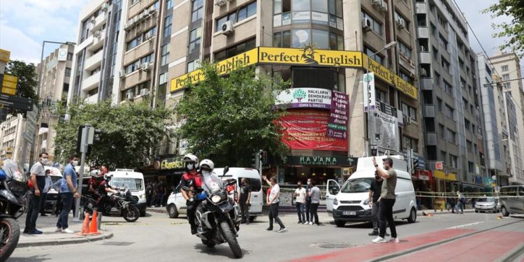 HDP’nin İzmir il binasına saldırı sonrası siyasiler kınama mesajları paylaştı