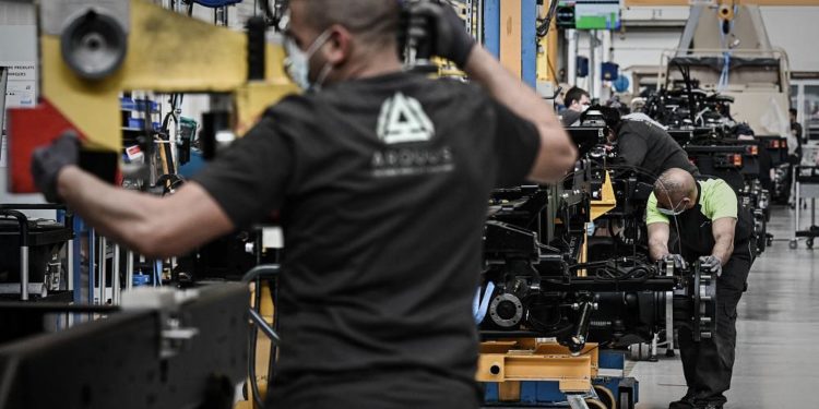 Fransız şirketleri mültecilerin iş dünyasına katılımı için kampanya başlattı