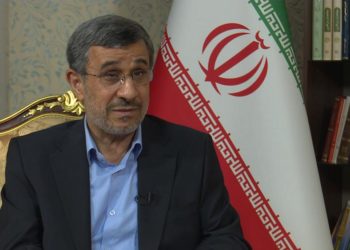 Ahmedinejad: Biden, ABD’nin dış politikasının temelden değiştiğini göstermeli