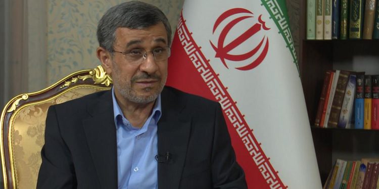 Ahmedinejad: Biden, ABD’nin dış politikasının temelden değiştiğini göstermeli