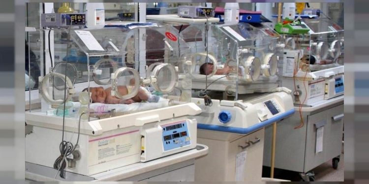 Güney Afrikalı kadın tek seferde 10 bebek dünyaya getirerek rekor kırdı