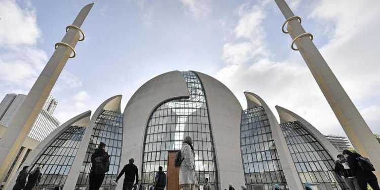 Almanya, ‘ithal imamlara’ karşı ‘yerli imam’ yetiştirmeye başladı