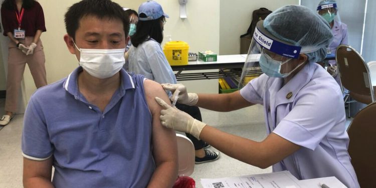 Çin’den 3-17 yaş arası kişiler için Sinovac aşısına onay çıktı