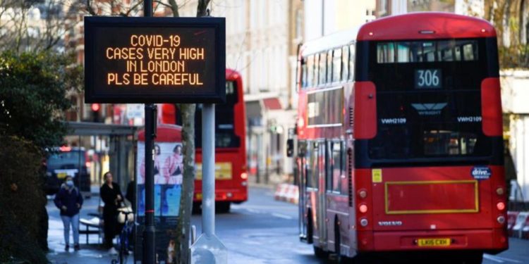 Aşılara rağmen İngiltere’de neden Covid-19 vakaları artıyor? Aşılar etkili değil mi?