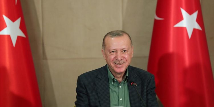 Erdoğan’dan gençlere ‘erken evlenme’ ve en az ‘üç çocuk yapma’ tavsiyesi