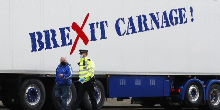 İngiltere, AB’yi Kuzey İrlanda ile ticaret sorunlarına acil çözüm bulmaya çağırdı