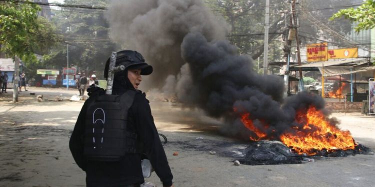 Myanmar’da askerler köylülerle çatıştı: En az 20 sivil öldü