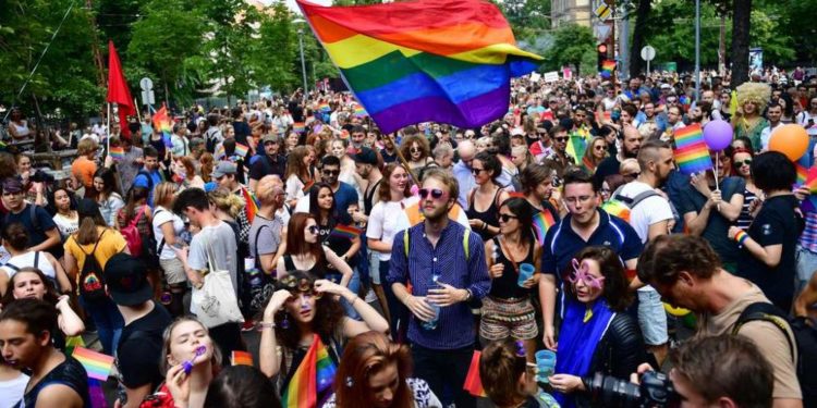 AİHM Romanya’yı LGBT davasında mahkum etti
