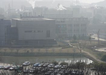 WSJ: ABD raporu Covid-19’un Vuhan laboratuvarından sızmış olabileceği sonucuna vardı
