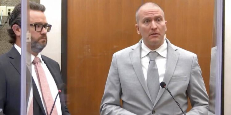 Siyahi George Floyd’u öldürmekten hüküm giyen eski polis Chauvin’e 22,5 yıl hapis