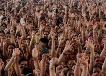 Hindistan Başbakanı Modi: Salgınla savaşanlar yogayı koruyucu kalkan olarak kullanıyor