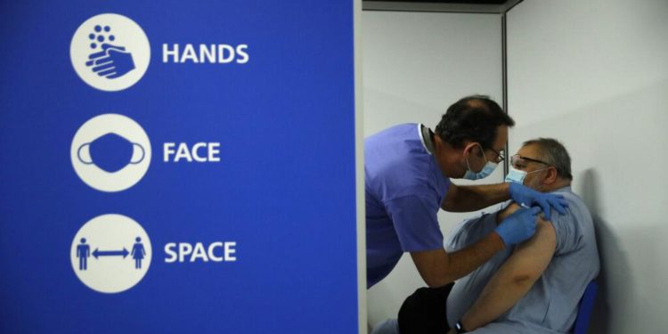 İngiltere’de Covid-19: Vakaların yüzde 75’i Hint varyantı; açılma sonrası virüs yeniden yayılıyor