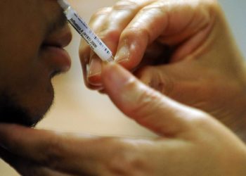 Çin, Covid-19 salgınına karşı geliştirdiği burun spreyi aşısında son aşamaya geldi